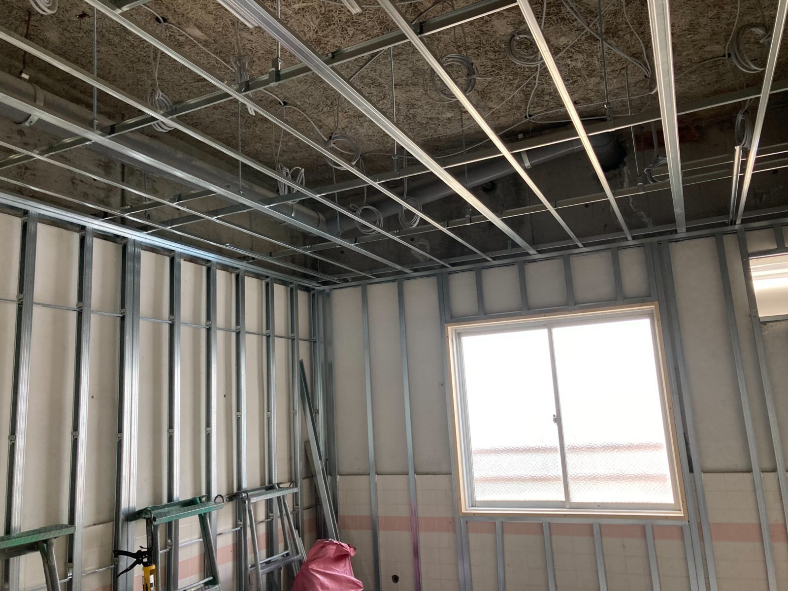 富田林市立新堂・喜志小学校トイレ改修工事 ｜ 大阪でリフォームや軽天工事を依頼するなら安全な工事を行うオーケン